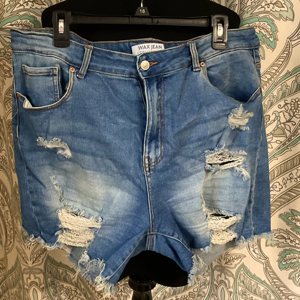 NWOT WAX DISTRESSED JEAN SHORTS SIZE 3X